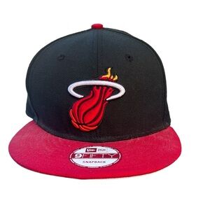 New Era Miami Heat Team Arch Black and Red 9FIFTY Snapback Cap